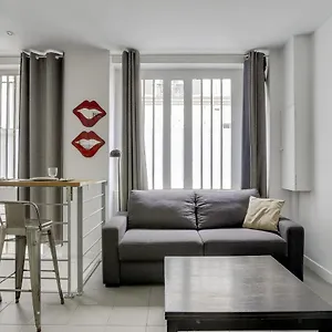 170 Angouleme Large Duplex Style Apt With1 Bdr Central Paris