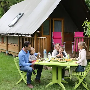 camping-le-nid-du-parc.hotels-rhonealpes.com/